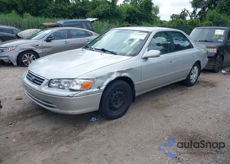 2001 Toyota Camry Le z USA, uszkodzony, nr VIN 4T1BG22K21U844495